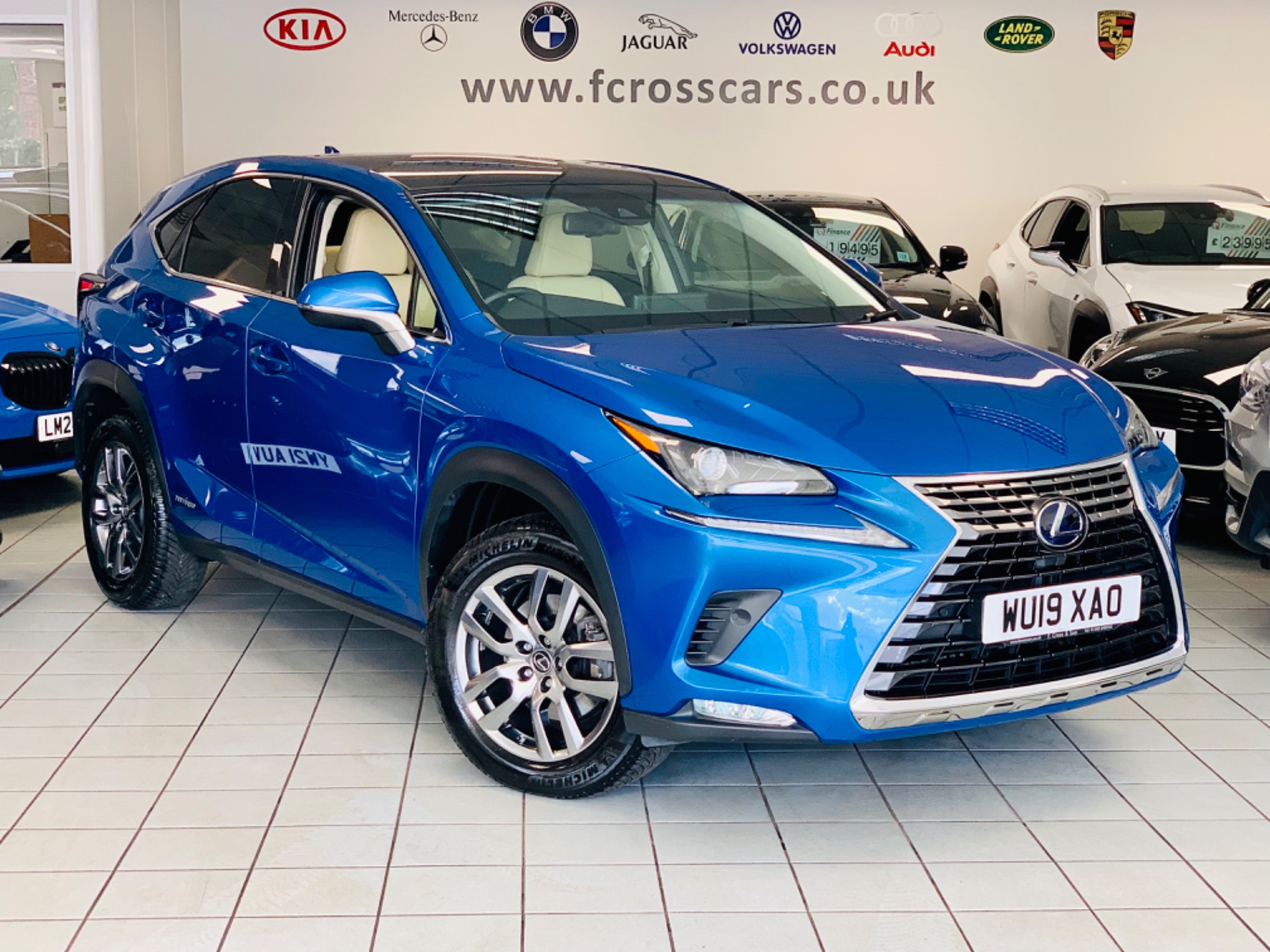 LEXUS NX 300H PREMIUM - 5876 - 1