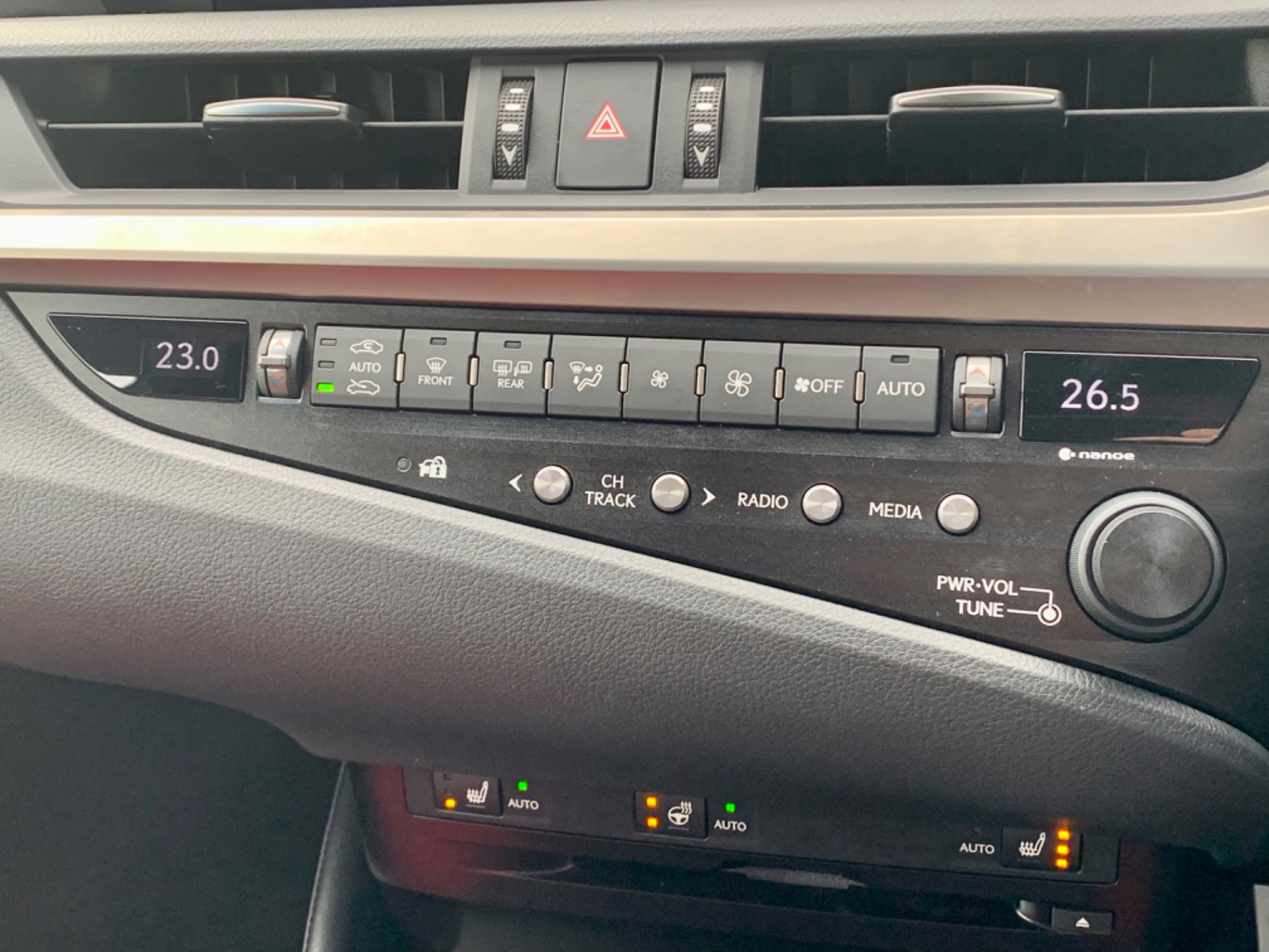 LEXUS ES 300H F SPORT - 5881 - 21