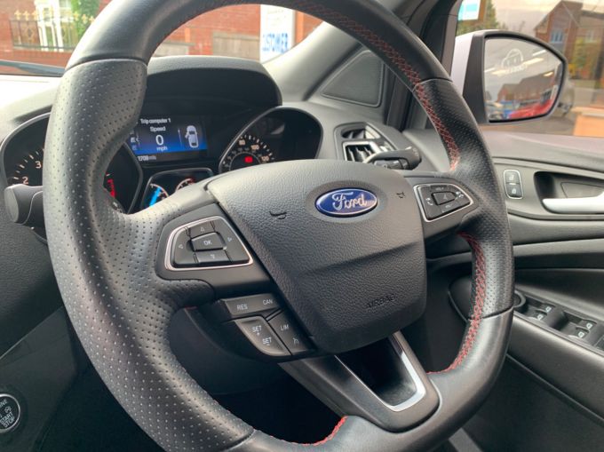 FORD KUGA ST-LINE - 5882 - 12