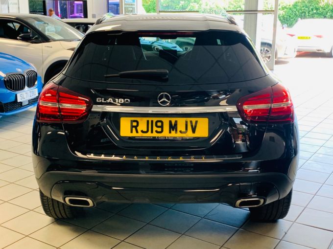 MERCEDES GLA-CLASS GLA 180 URBAN EDITION - 5682 - 8
