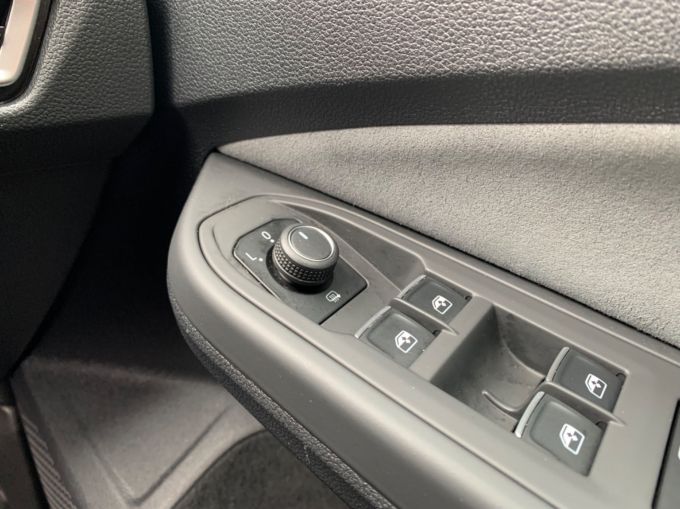 VOLKSWAGEN GOLF R-LINE ETSI DSG - 5685 - 24