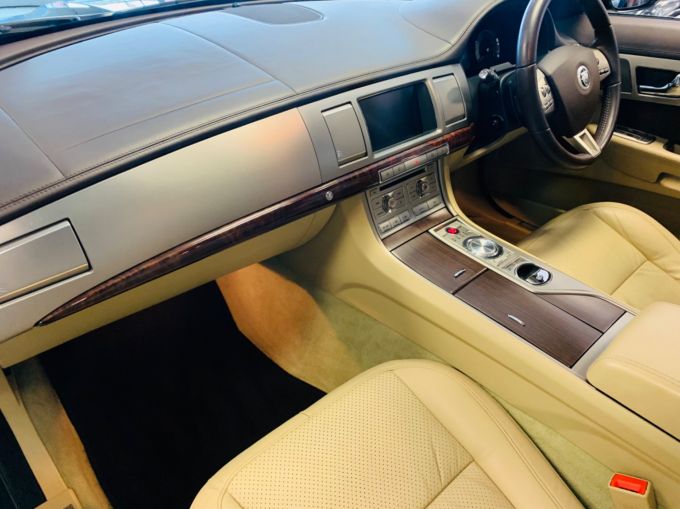 JAGUAR XF V6 PREMIUM LUXURY - 5152 - 9