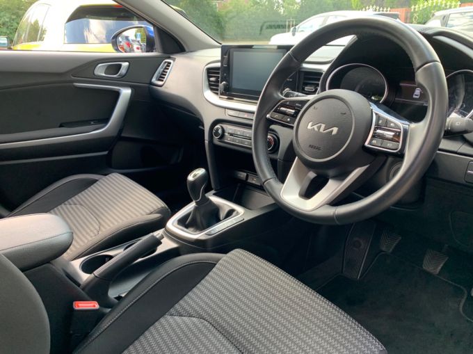 KIA XCEED 2 - 5739 - 9