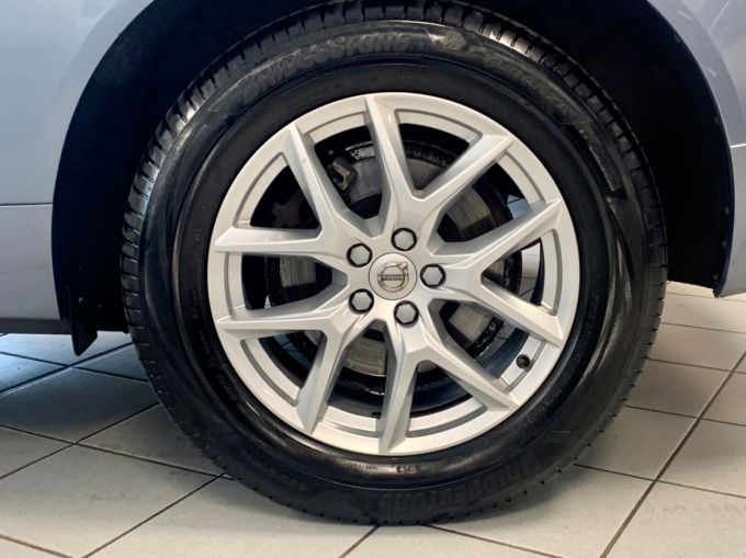 VOLVO XC60 T5 MOMENTUM AWD - 5717 - 25