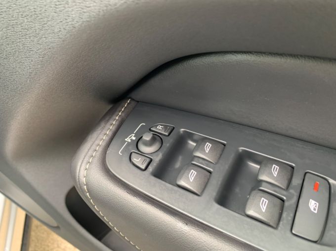 VOLVO XC60 T5 R-DESIGN AWD - 5843 - 19