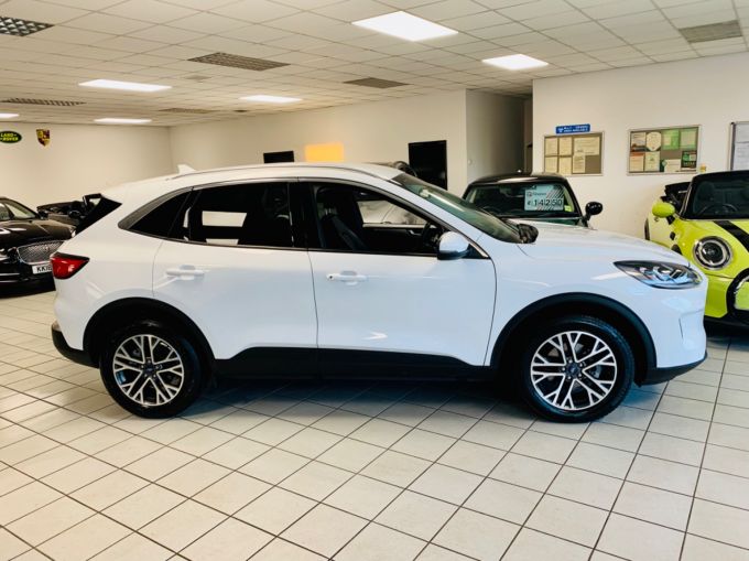 FORD KUGA TITANIUM EDITION - 5925 - 6