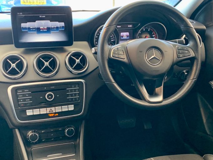 MERCEDES GLA-CLASS GLA 180 URBAN EDITION - 5682 - 11