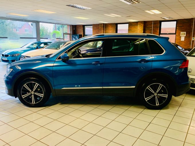 VOLKSWAGEN TIGUAN SE NAVIGATION TDI 4MOTION - 5105 - 10
