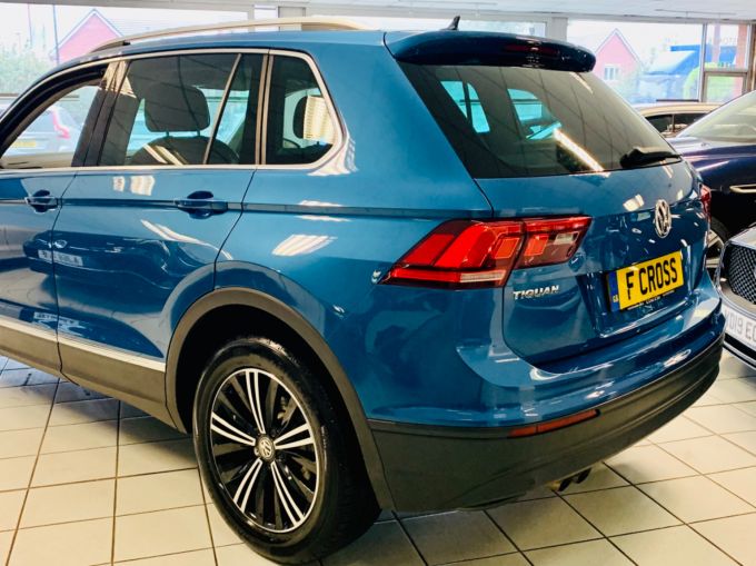 VOLKSWAGEN TIGUAN SE NAVIGATION TDI 4MOTION - 5105 - 9