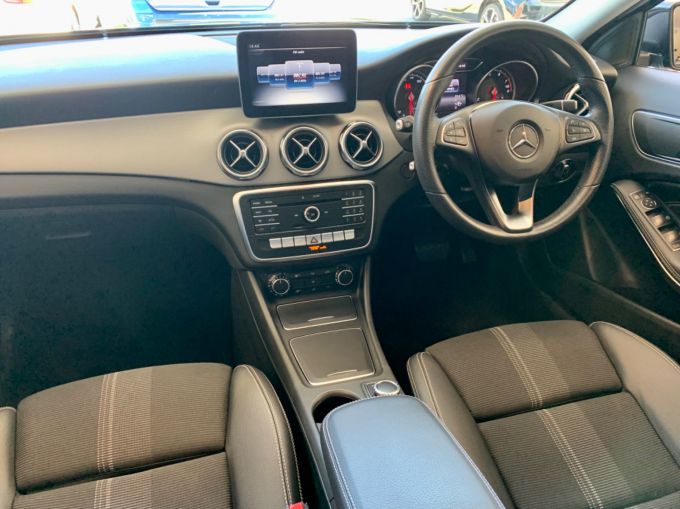 MERCEDES GLA-CLASS GLA 180 URBAN EDITION - 5682 - 12