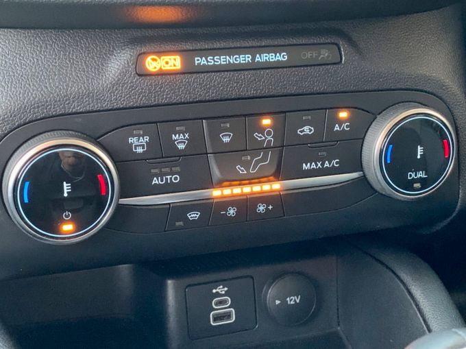 FORD KUGA TITANIUM EDITION - 5925 - 18