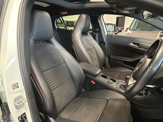 MERCEDES GLA-CLASS GLA 200 D AMG LINE - 5801 - 16