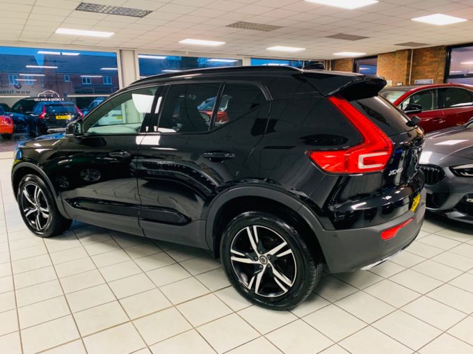 VOLVO XC40 T3 R-DESIGN - 5918 - 10