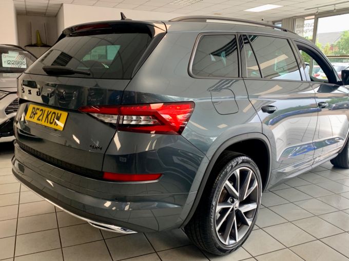 SKODA KODIAQ SPORTLINE TDI SCR DSG - 5785 - 7