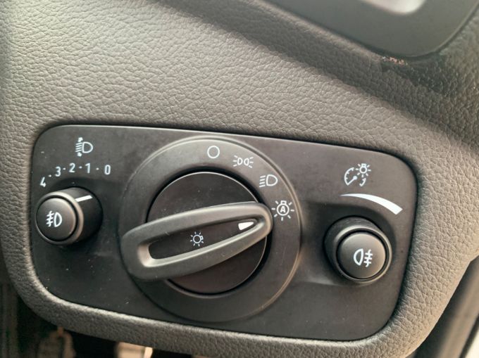 FORD KUGA ST-LINE - 5882 - 19