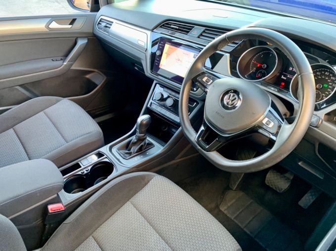 VOLKSWAGEN TOURAN SE FAMILY TDI DSG - 5932 - 5