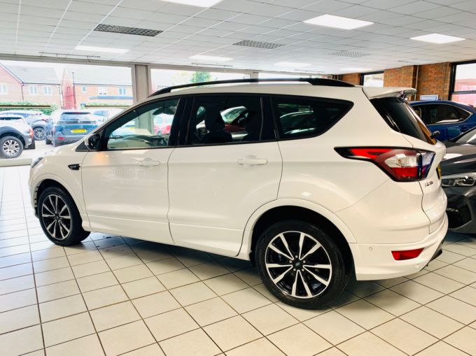 FORD KUGA ST-LINE - 5882 - 8
