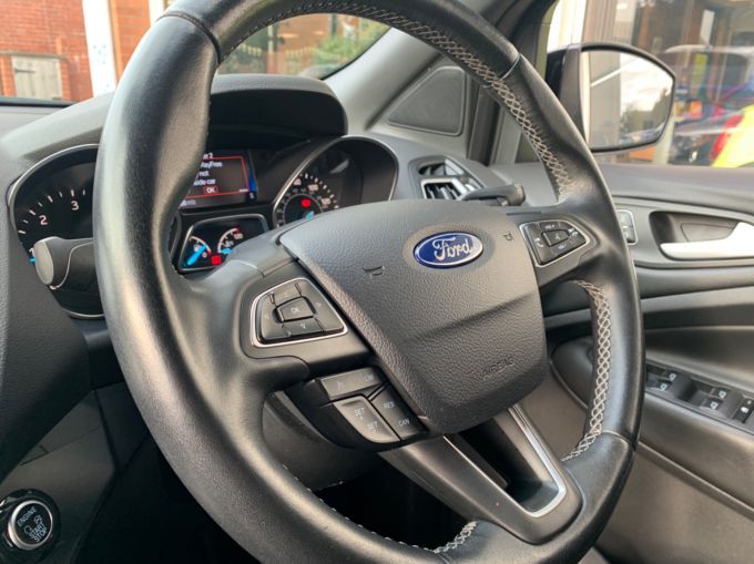 FORD KUGA ST-LINE TDCI - 5863 - 13