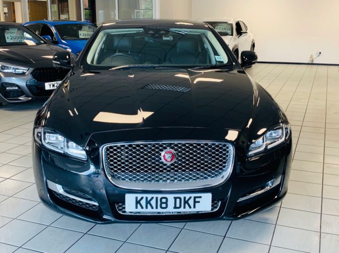 JAGUAR XJ D V6 PORTFOLIO - 5802 - 3