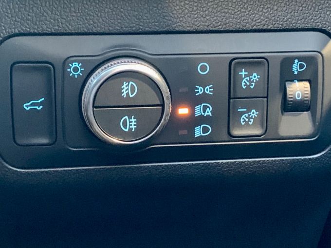 FORD KUGA TITANIUM EDITION - 5925 - 14