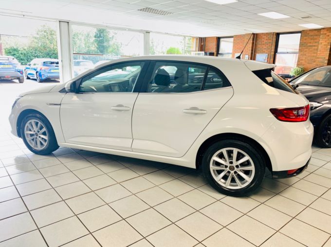 RENAULT MEGANE DYNAMIQUE NAV TCE - 5805 - 9