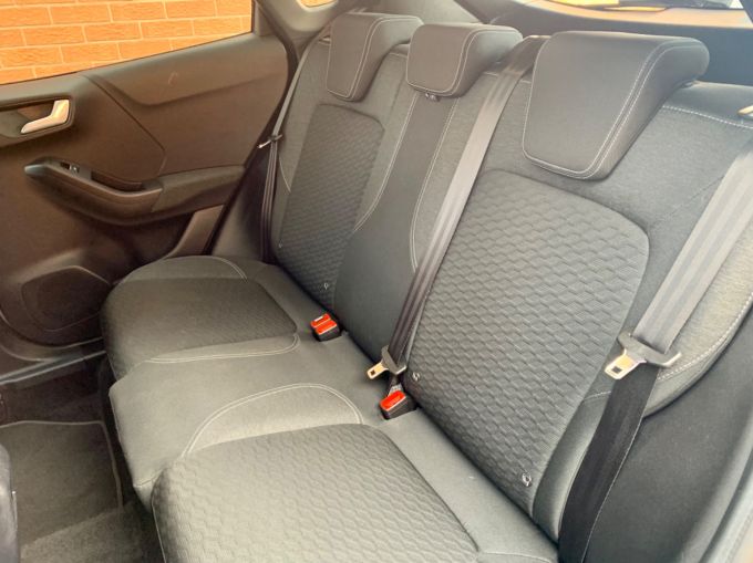 FORD PUMA TITANIUM - 5920 - 23