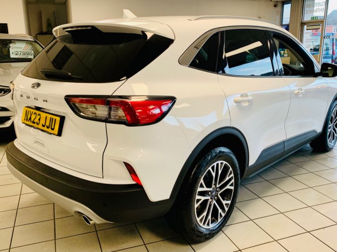 FORD KUGA TITANIUM EDITION - 5925 - 7