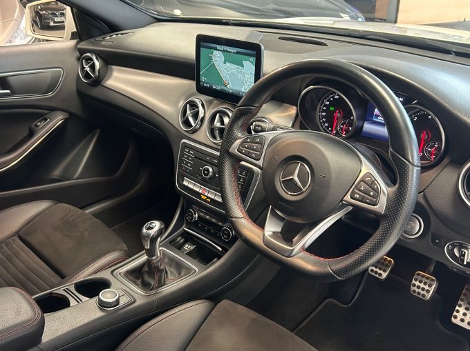 MERCEDES GLA-CLASS GLA 200 D AMG LINE - 5801 - 15
