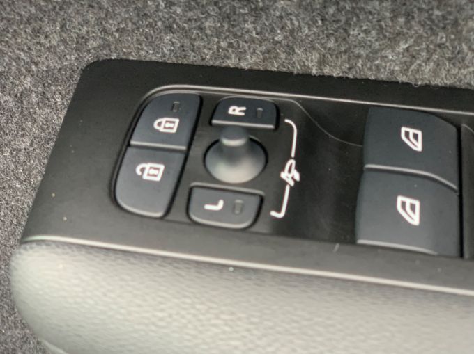 VOLVO XC40 RECHARGE T4 R-DESIGN - 5800 - 20