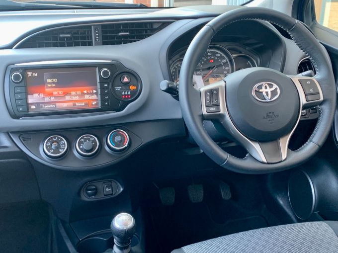TOYOTA YARIS VVT-I ICON - 5735 - 11