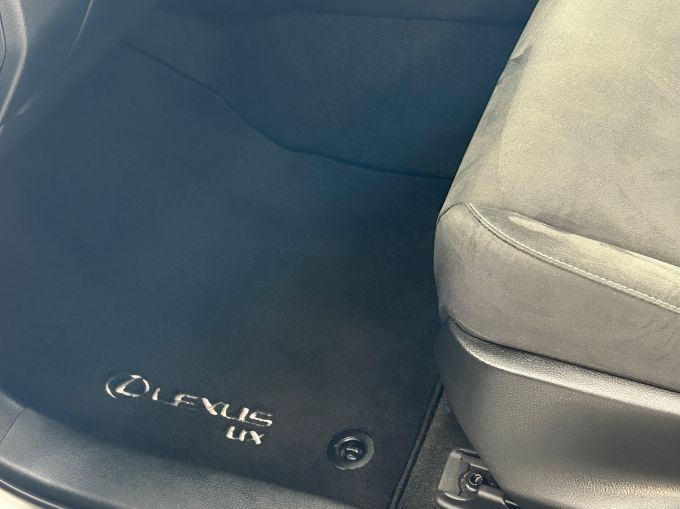 LEXUS UX 250H - 5672 - 34