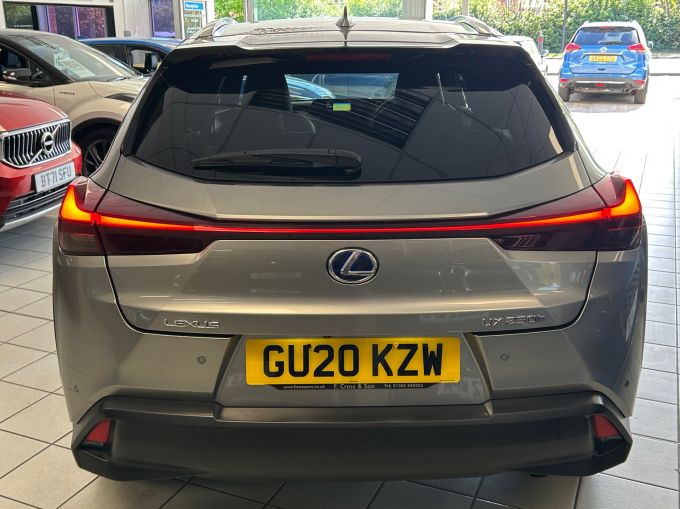 LEXUS UX 250H - 5672 - 33