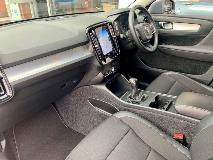 VOLVO XC40 D3 MOMENTUM - 5775 - 3