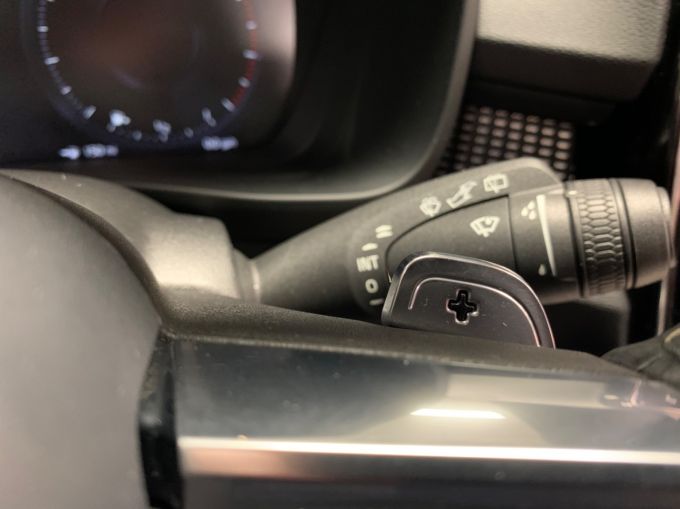 VOLVO XC40 T3 R-DESIGN - 5918 - 20