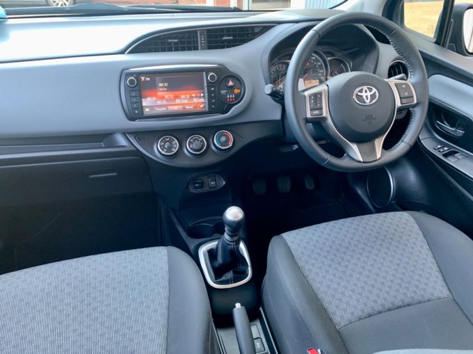 TOYOTA YARIS VVT-I ICON - 5735 - 13