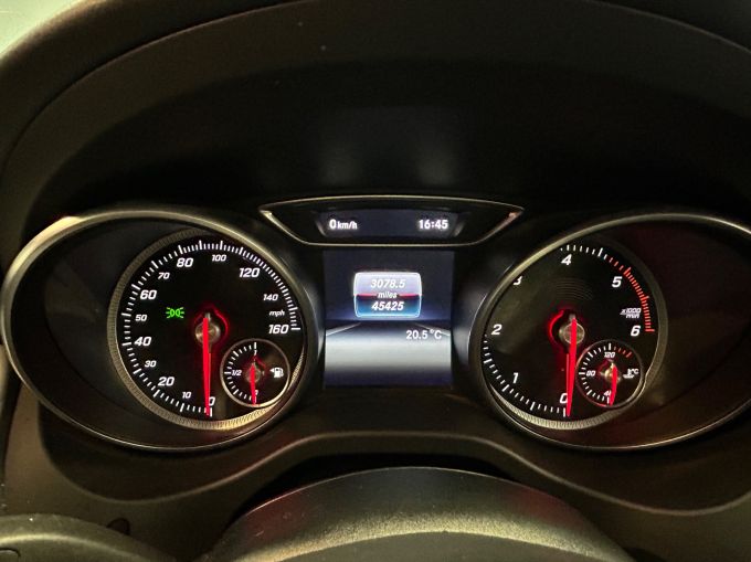 MERCEDES GLA-CLASS GLA 200 D AMG LINE - 5801 - 23
