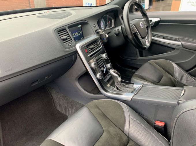 VOLVO V60 D3 R-DESIGN LUX NAV - 5133 - 2