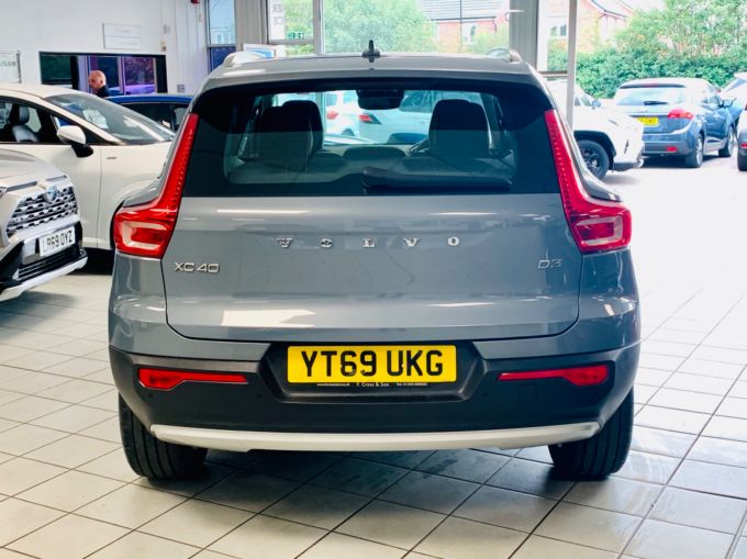 VOLVO XC40 D3 MOMENTUM - 5775 - 8