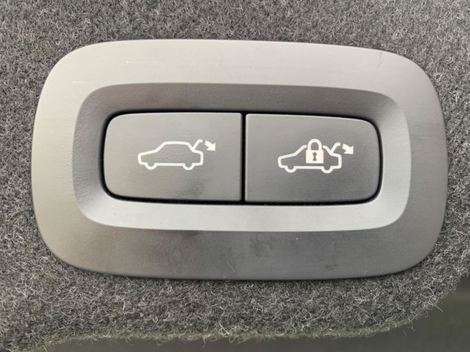 VOLVO S90 D4 MOMENTUM PLUS - 5767 - 22