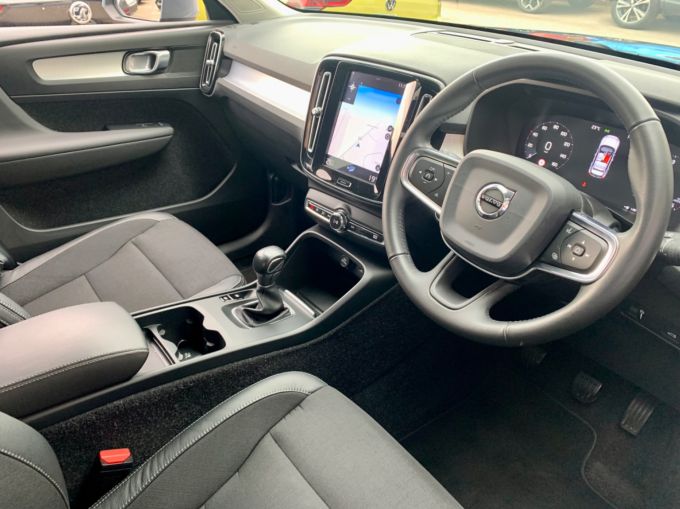 VOLVO XC40 D3 MOMENTUM - 5775 - 11