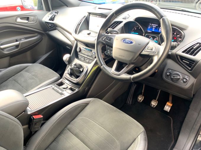FORD KUGA ST-LINE TDCI - 5863 - 11