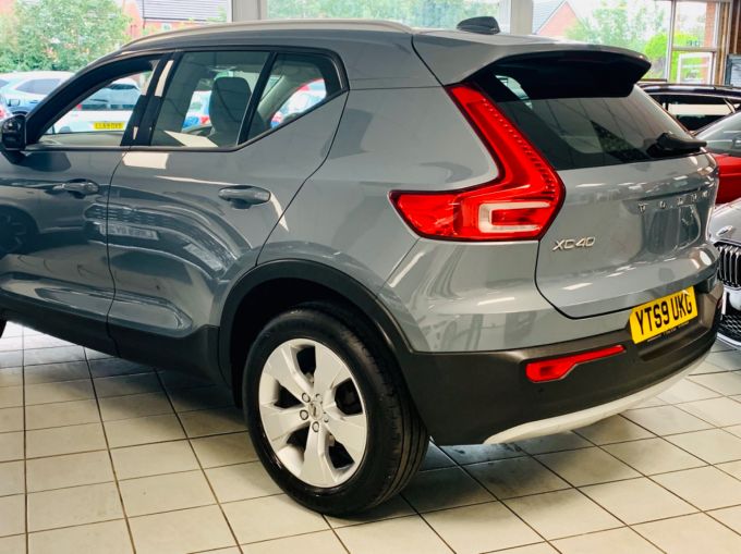 VOLVO XC40 D3 MOMENTUM - 5775 - 9