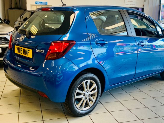 TOYOTA YARIS VVT-I ICON - 5735 - 7
