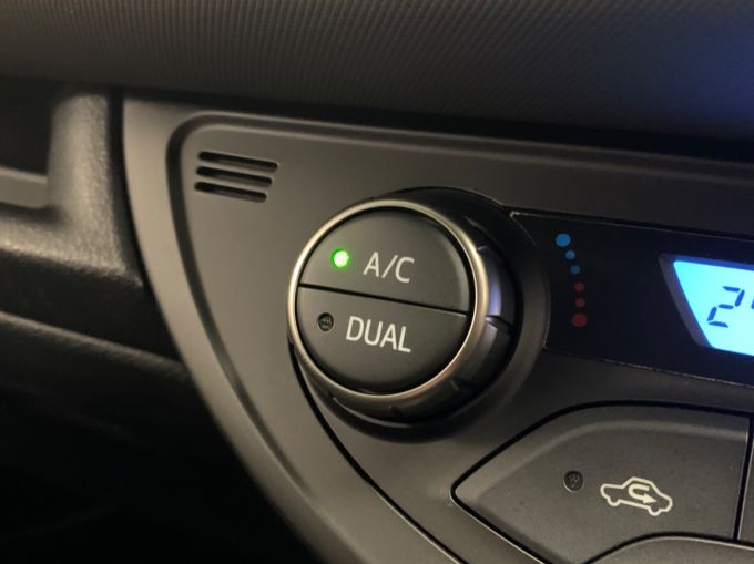 TOYOTA YARIS VVT-I DESIGN M-DRIVE S - 5927 - 17