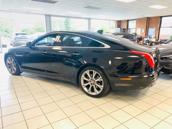 JAGUAR XJ D V6 PORTFOLIO - 5802 - 9