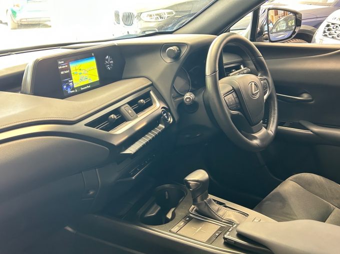 LEXUS UX 250H - 5672 - 17
