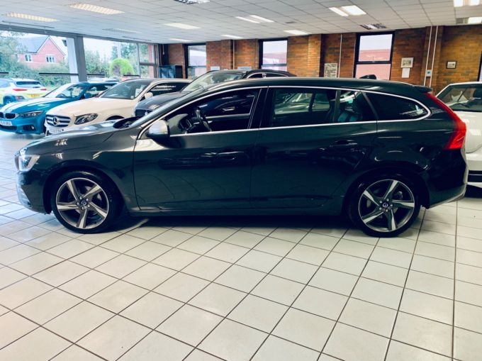 VOLVO V60 D3 R-DESIGN LUX NAV - 5133 - 10