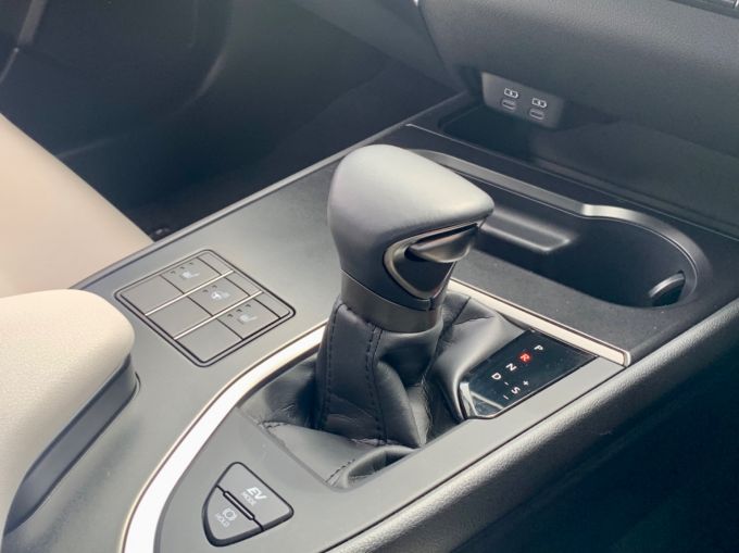 LEXUS UX 250H F SPORT DESIGN - 5756 - 19