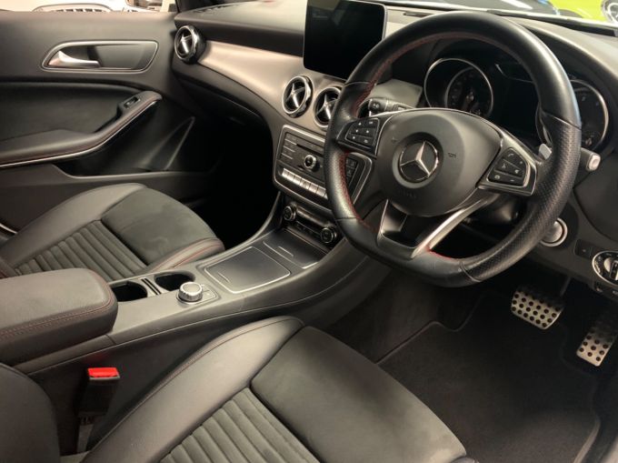 MERCEDES GLA-CLASS GLA 180 AMG LINE EDITION - 5910 - 11