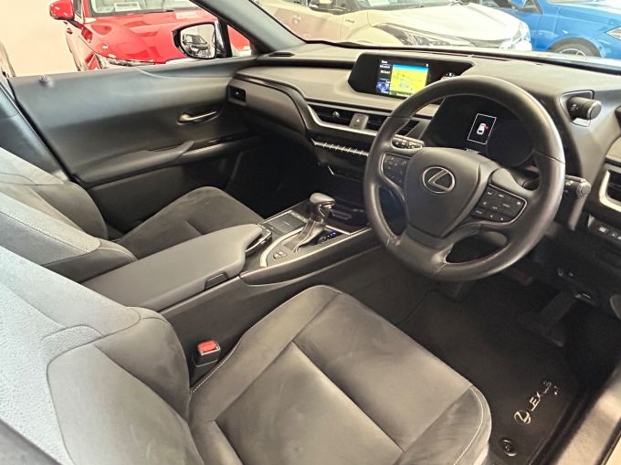 LEXUS UX 250H - 5672 - 18